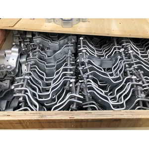 Bande de fixation à poteau simple Quan Pham 2-1/2 po - 3 po galvanisée à chaud ASTM A-153 avec deux boulons de fixation 0,50 po x 3,50 po - Product Image 1