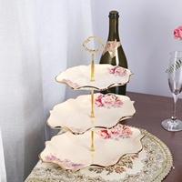 Support à gâteau de mariage royal à 3 niveaux avec garniture florale et vintage en or pour événements Support à dessert élégant