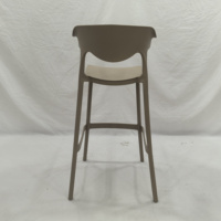 Tabourets de bar empilables en plastique moulé monobloc avec dossier et accoudoirs pour restaurants et salons de thé - Vente en gros