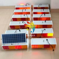 Feux de circulation solaires rouges et bleus double face personnalisés feux stroboscopiques à LED de sécurité routière feux d'avertissement solaires