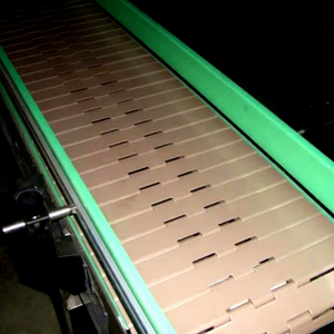 Sabuk Konveyor Plastik Baja Tahan Karat Dengan Kecepatan Dapat Diatur, Rantai <span class=keywords><strong>Slat</strong></span> Baja Karbon Berlapis Cat Semprot, Tahan Lama dan Efisien - Product Image 1