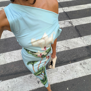 Robe longue moulante élégante et flatteuse à imprimé floral, col asymétrique, style vacances, coupe ajustée et sexy - Product Image 3