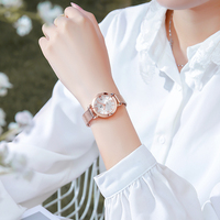 Montre à quartz pour femme, boîtier en alliage, cadran en verre, étanche, aiguilles lumineuses, tendance et très vendue