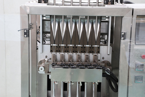 Machine d'emballage automatique multi-voies pour sachets stick, formage, remplissage et scellage 3 côtés, pour <span class=keywords><strong>levure</strong></span>, farine d'amande et farine <span class=keywords><strong>de</strong></span> blé - Product Image 4