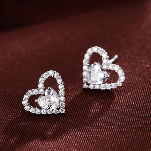 Orecchini a perno a forma di cuore, eleganti e minimalisti, gioielli da donna alla moda, regalo romantico, per l'uso quotidiano, stile da ufficio - Product Image 6