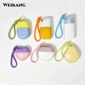 Custom Two-Tone Sunscreen Squeeze Bottle With Detachable Lanyard Private Label Mini Travel Sunblock Plastic Bottle Manufacturer