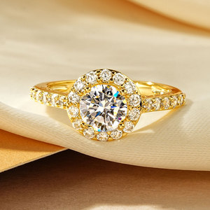 Anello di Fidanzamento Halo in Moissanite Placcato Oro 14K, Gioiello alla Moda per Uomo e Donna - Product Image 4