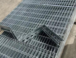 Caillebotis en acier de forme spéciale personnalisés avec motifs de trous circulaires ou carrés plaques de grille adaptées à divers scénarios - Product Image 4