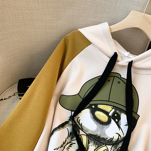 Sudadera con capucha de talla grande con estampado de letras de dibujos animados para mujer - Product Image 4