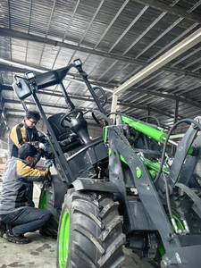 รถตักล้อยางขนาดเล็กแบบมีข้อต่อ รุ่น Y1160B สำหรับงานดูแลรักษาสวนและที่ดิน พร้อมเครื่องยนต์และปั๊ม - Product Image 5