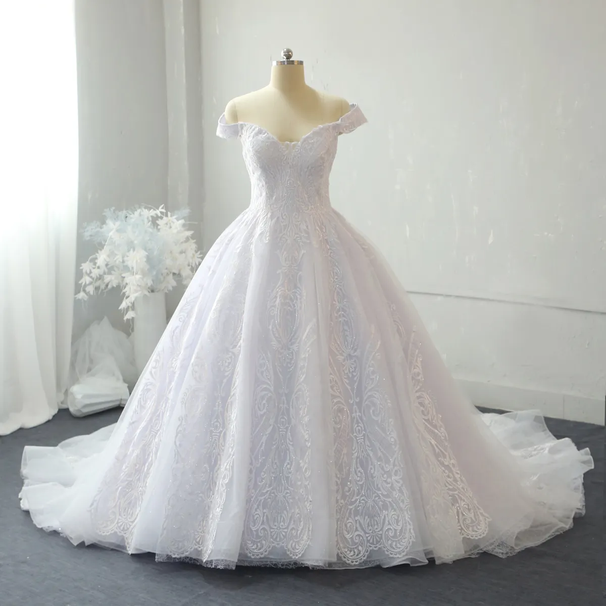 Back Closure Lace Up White Ball Gown Shiny Organza Wedding Dress