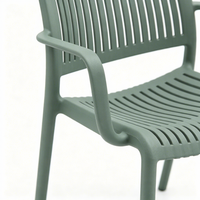 Chaise de salle à manger moderne contemporaine en plastique à dossier ajouré avec accoudoirs, empilable, pieds en plastique, pour la maison, le bureau ou la terrasse
