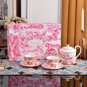 Juego de café de lujo rojo de porcelana fina, juego de taza y platillo para té de la tarde, tetera, taza y platillo - Product Image 1