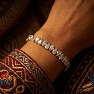 Pulsera de Diamantes con Diseño de Pera Asimétrica - Oro de 9k, 14k, 18k - Product Image 2