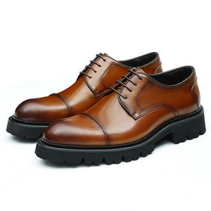 รองเท้าบูทกันน้ำสไตล์ใหม่สำหรับฤดูหนาว คลาสสิก ใช้งานได้หลากหลาย ลำลอง หุ้มข้อสูง สำหรับกิจกรรมกลางแจ้ง ทำงาน ผู้ชาย หนังแท้ เพิ่มความสูง รองเท้ากีฬา - Product Image 1