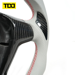 พวงมาลัยคาร์บอนไฟเบอร์แท้ TDD พร้อมไฟ LED สำหรับ Ford Focus RS - Product Image 3