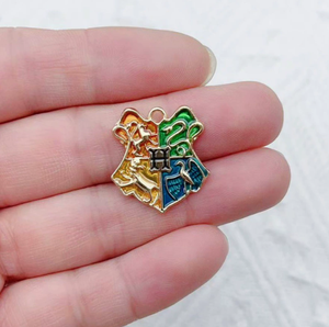 Liontin Kartun Sekolah Sihir Berlapis Emas dari Paduan Seng dengan Enamel untuk Pembuatan Perhiasan Hadiah Unik, Mode Terbaru 2026 - Product Image 2
