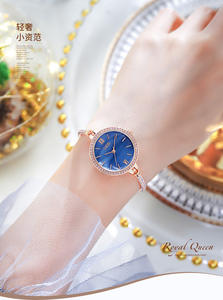 Montre pour femme à l'esprit scintillant de Noël, bracelet minimaliste compact, étanche, quartz - Product Image 2