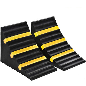 Nuevo diseño de servicio pesado negro de goma del coche cuñas de ruedas para camiones aparcamiento - Product Image 1