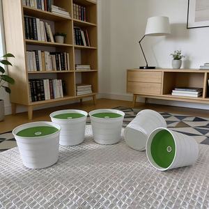 Maceta de plástico con diseño ondulado, blanca, 6 cm de altura, para plantas de jardín, para uso en interiores y exteriores. - Product Image 3