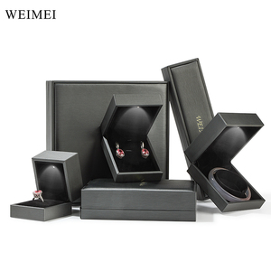 Weimei สร้อยคอหนังสไตล์ใหม่ระดับพรีเมียมบรรจุภัณฑ์เครื่องประดับที่แข็งแกร่งขายส่งโลโก้ที่กำหนดเองกล่องสร้อยคอ LED - Product Image 2