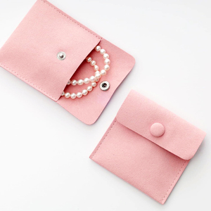 Pochette à bijoux en microfibre personnalisée 8x8cm avec logo, fermeture à bouton pression, emballage en velours, sacs cadeaux pour bagues et colliers - Product Image 5