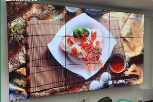 Moniteur vidéo mural LED 4K UHD de 55 pouces à cadre fin avec support mural et support au sol pour publicité en ascenseur et utilisation en magasin de détail - Product Image 2