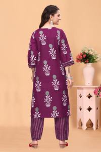 ชุดคุर्ตาพิมพ์ลายสีแดงเลือดหมูสำหรับผู้หญิง รุ่น 3008 ผ้าโพลีเรยอน เป็นมิตรกับสิ่งแวดล้อม ชุดเซ็ตขายส่ง ไซส์ S ถึง 3XL - Product Image 2