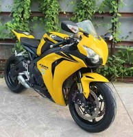 Motocicleta Deportiva de Alto Rendimiento Honda1 CBR1000 1000cc, Cuatro Cilindros en Línea, Refrigeración Líquida, EFI, ABS
