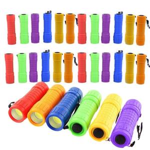 ไฟฉายยุทธวิธีขนาดเล็กแบบพกพา ชาร์จไฟผ่าน USB ได้ ปรับซูมได้ ใช้ภายนอกอาคาร  พร้อมหัวฉีดพ่นสีพลาสติกแบบ LED ใหม่ - Product Image 1