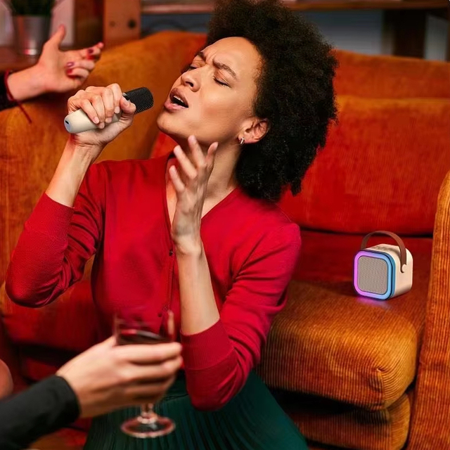 Portable One Microphone Portable Home BT Party Speaker Child Gift Wireless Mini Karaoke Speaker