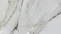 Dalle blanche Calacatta à grosses veines au design moderne, pierre artificielle à faible teneur en silicone, surface de polissage de comptoir de cuisine en quartz artificiel