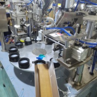 Machine de remplissage et de scellage automatique de tubes contrôlée par PLC pour tubes composites en plastique, crème cosmétique, gel
