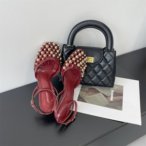 Nouvelle tendance mode printemps 2026 : Sandales slingback à bout carré et rivets métalliques, talons aiguilles français rouges - Product Image 5