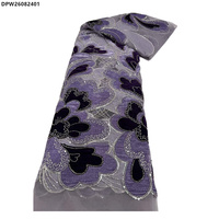 Tissu en dentelle française brodé de fleurs en velours africain, tissu en dentelle de tulle nigérian brodé de fleurs en velours avec sequins et perles