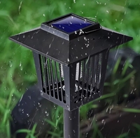 2-in-1 Solar LED Bug Zapper Outdoor Waterdicht Paars Muggenmoordenaar Lamp Decoratief Tuinlicht Achtertuin Patio BBQ Niet-giftig