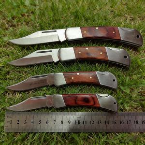 Navaja de Bolsillo Plegable Táctica de Supervivencia para Campamento y Rescate al Aire Libre, con Mango de Madera y Logotipo Grabado, Personalizada, Segura y Afilada - Product Image 6