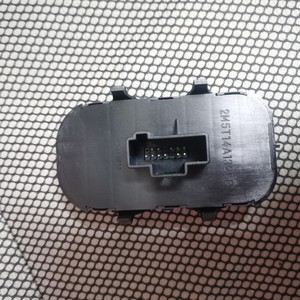 สวิตช์กระจกไฟฟ้าฟอร์ด รุ่น M5T14A132DB สำหรับฟอร์ด โฟกัส MK2 ปี 1998 อะไหล่ทดแทน - Product Image 2
