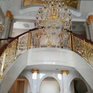 Oro in alluminio ottone ferro battuto chiara superficie acrilico cristallo a spirale balaustre balaustre corrimano con intagliato a mano