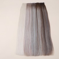 Extensions de cheveux 100% naturels préférées des clients, double trame Genius Wefts, très appréciées, douces et naturelles pour le coiffage en salon.