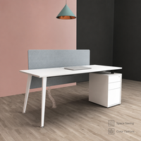 Bureau de direction avec armoire de rangement et panneau d'écran pour bureau d'entreprise