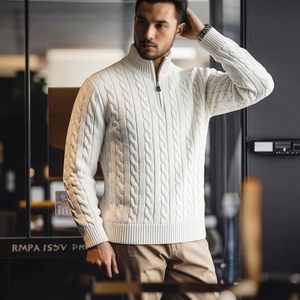 Maglione Invernale da Uomo Personalizzato OEM, 100% <span class=keywords><strong>Cotone</strong></span> 220g, con Zip, Lavorazione a Maglia Intrecciata, Caldo e Lussuoso, Stile Old Money, Collo Alto a Lupetto - Product Image 1