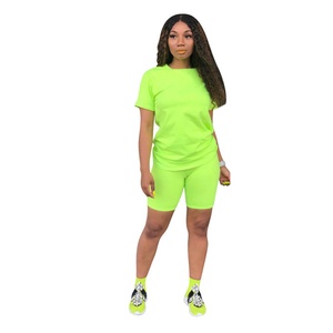 Women's Custom Logo 2-Piece Sports Suit Set Solid Color Casual <b>Top</b> and Above Knee Shorts for Spring and Summer - Product Image 3