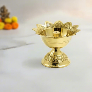 Ensemble de 3 lampes à huile en laiton faites à la main, style lotus, décoratives traditionnelles indiennes, pour la maison - Product Image 2