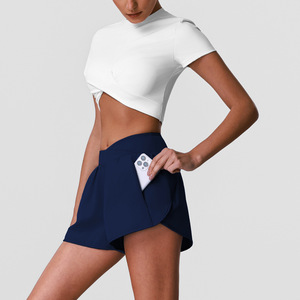 Ensemble de sport 2 pièces respirant à séchage rapide pour le tennis : haut court croisé et short taille haute avec poches pour la course, la gym et le yoga - Product Image 2