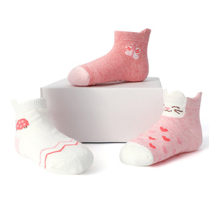 12 Pack simpatici animali cartoni animati calzini da pavimento con impugnature neonato bambino in cotone biologico antiscivolo camminare per bambini calzini <span class=keywords><strong>a</strong></span> strisce - Product Image 2