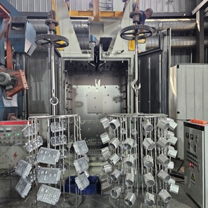 Machine de sablage motorisée à commande PLC de type rail à crochet pour le débavurage et le nettoyage des petites pièces de roues de <span class=keywords><strong>voiture</strong></span> série Q37 - Product Image 3