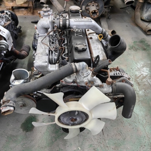 Moteur diesel d'occasion japonais authentique TD42T pour assemblage de camion Nissan, en excellent état garanti - Product Image 1