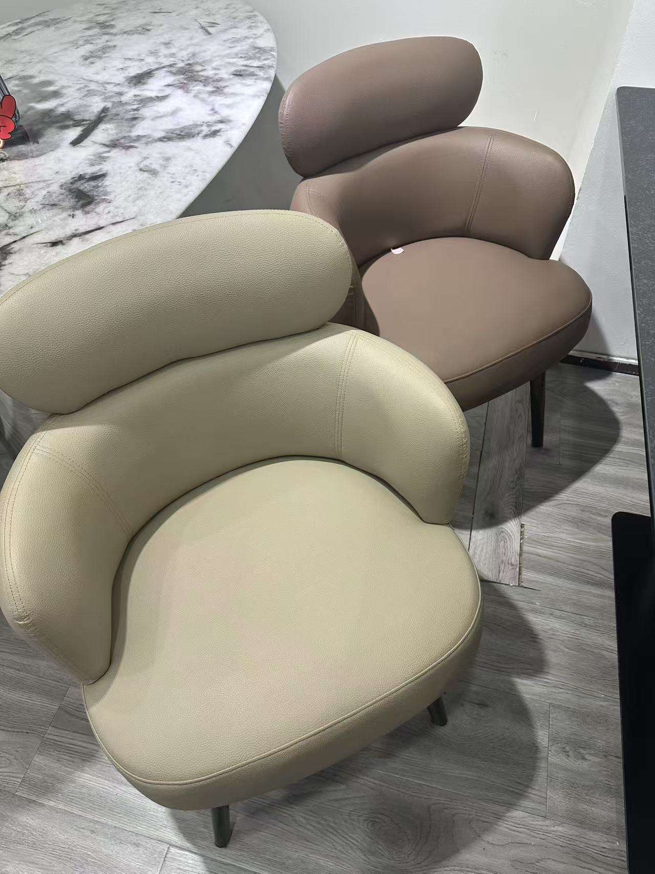 สีดำสีกากี