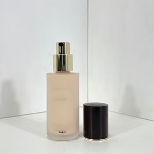 Fond de teint liquide mat longue tenue, waterproof, correcteur de teint, marque Luxury Shades - Product Image 3